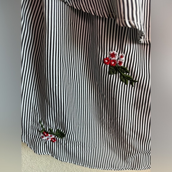 Miss Me Black and White Striped Floral Embroidered Off The Shoulder Blouse L - Picture 4 of 8